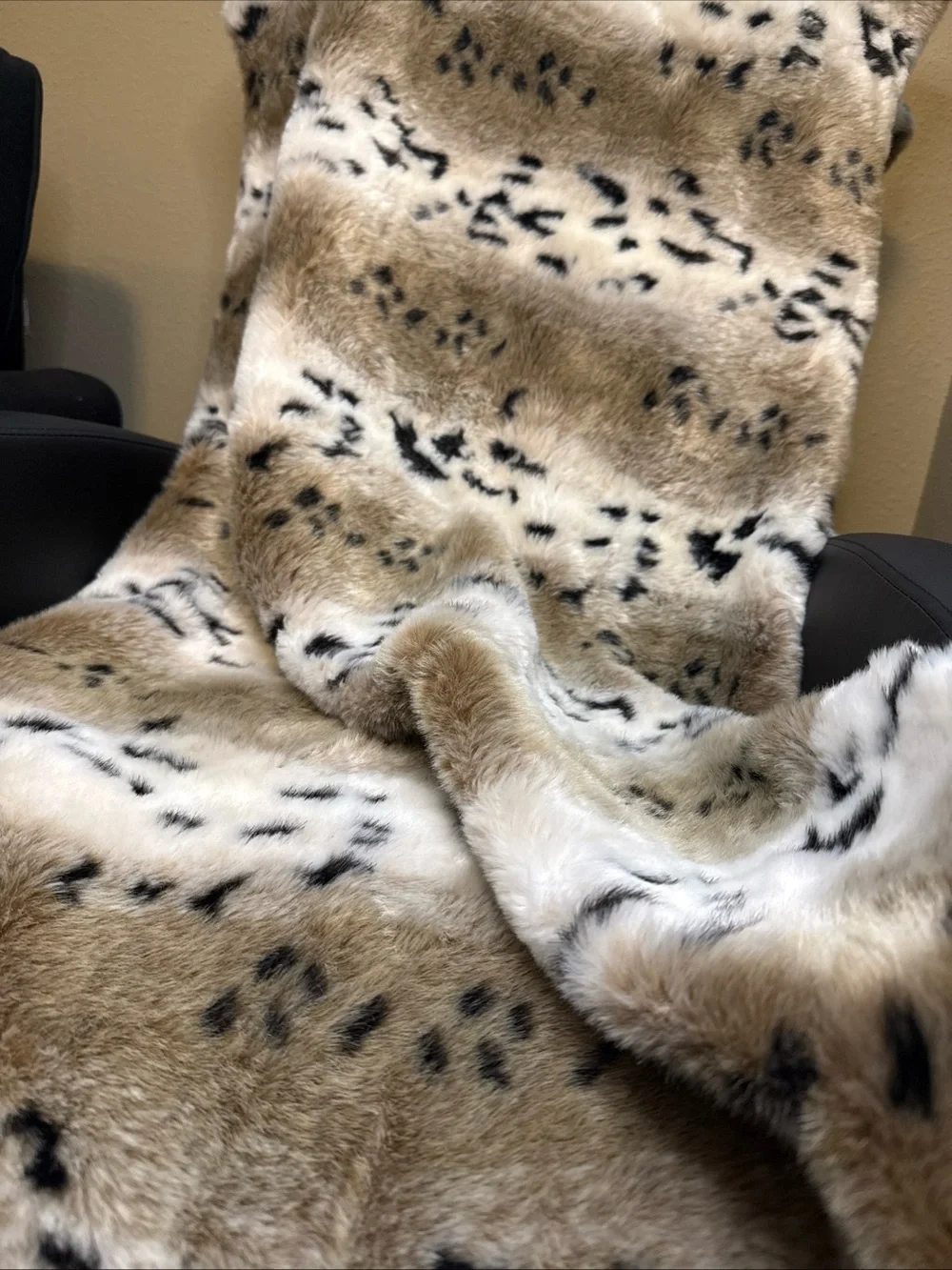 Pluto’Snow Lynx Fur Luxury Throw Animal Print Des